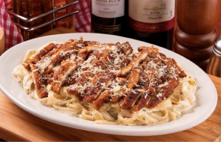 Fetuccini Alfredo con pollo empanizado ó Spicy